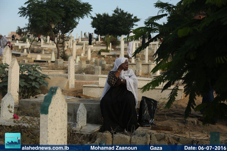 زيارة الشهداء في غزة - عيد الفطر - 06-07-2016